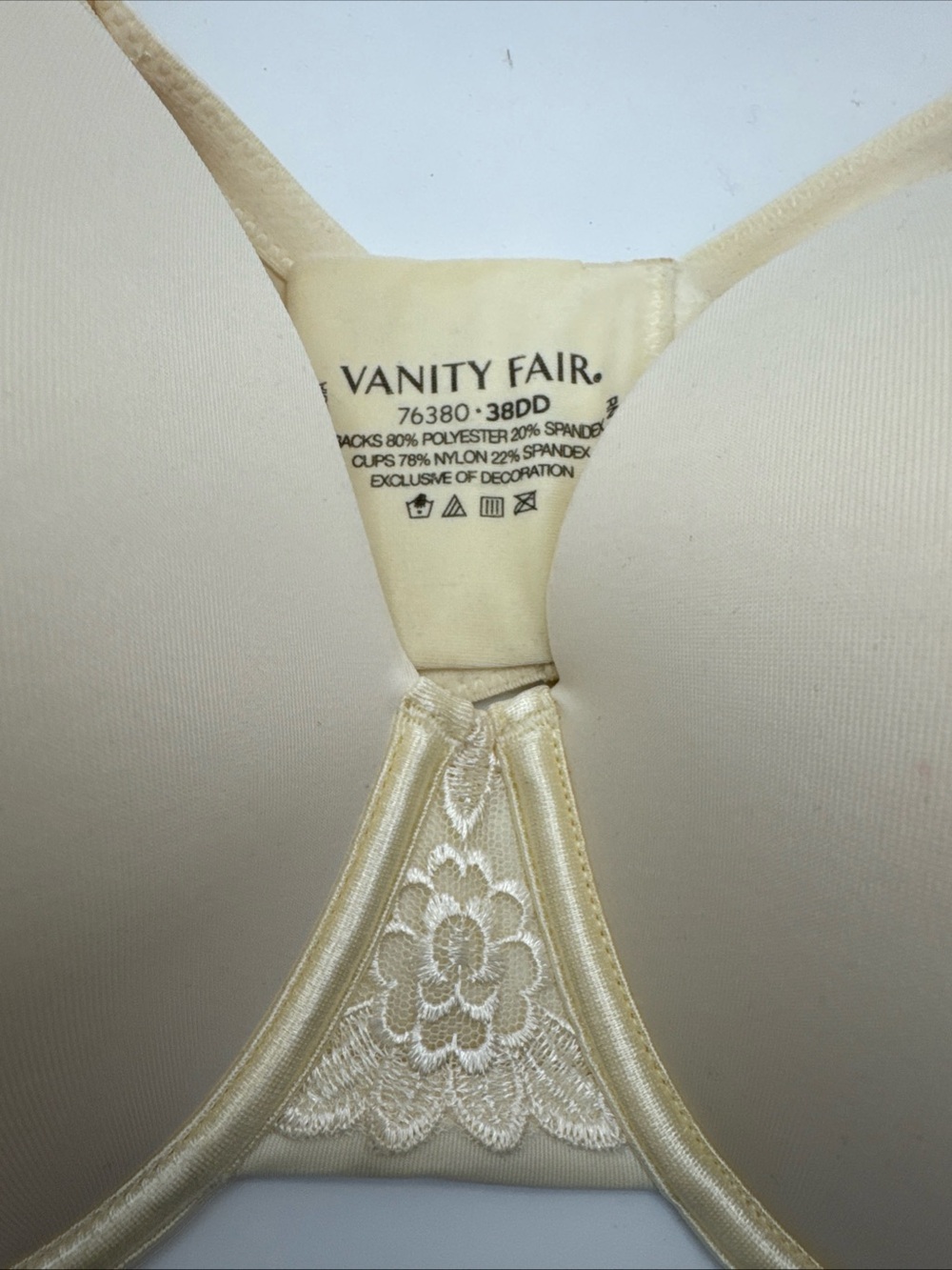 Vanity Fair Ivory Underwire Bra with Embroidered Lace Detail